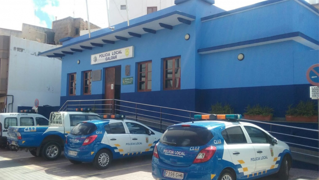 En verano el alcalde Teodoro Sosa dio una rueda de prensa denunciando los abusos de la Policía Local contra los vecinos y vecinas de la zona. / Policía Local de Gáldar