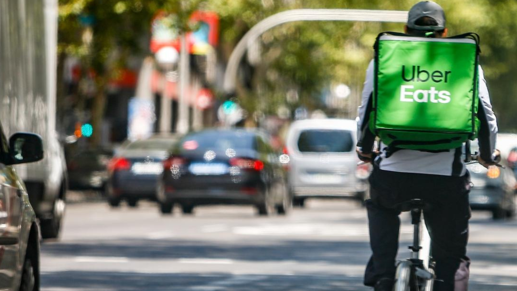 Un 'rider' de la compañía Uber Eats, que en Canarias se gestiona a través de Closer Logistics