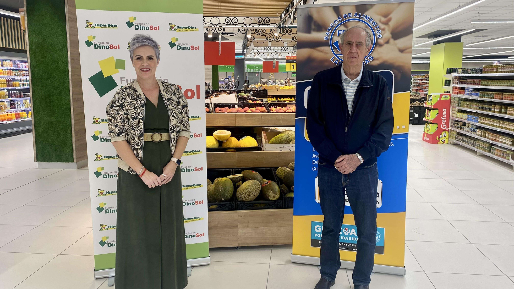 Imagen de Virginia Ávila y Pedro Llorca en la presentación de esta iniciativa solidaria. / HiperDino