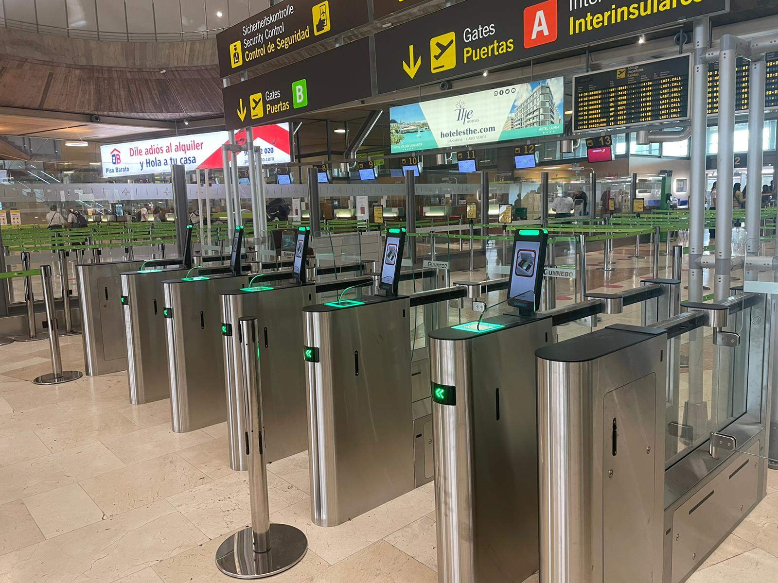 Puntos de acceso automatizados instalados en la zona de embarque de Los Rodeos./