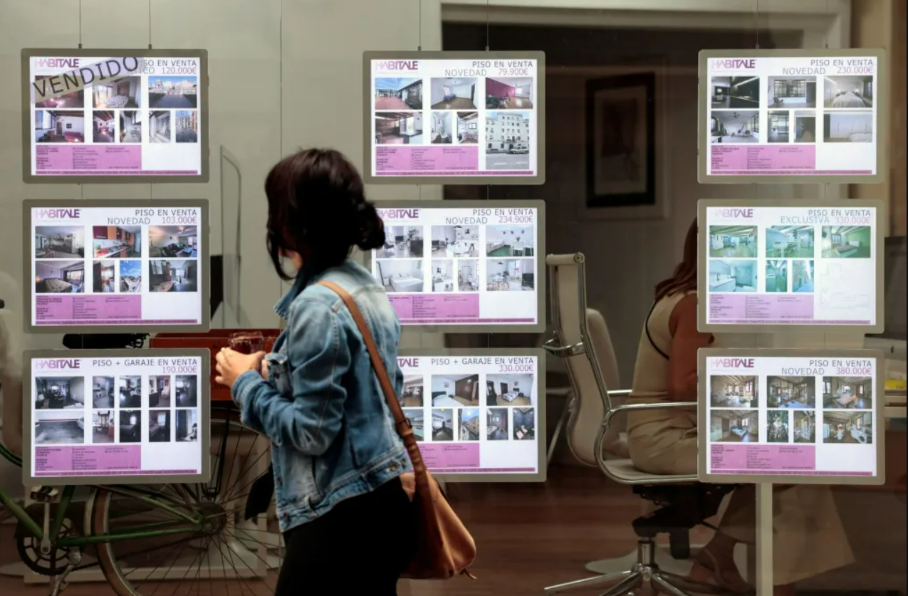 El Gobierno espera que se beneficien hasta un millón de clientes. /Efe