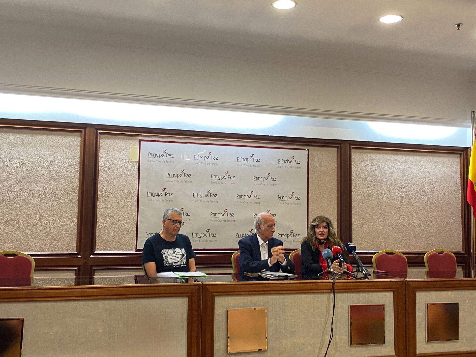 De izquierda a derecha, Francisco Pulido; José Luis Langa y Conchi Jaén./ Alba Marichal (AH)