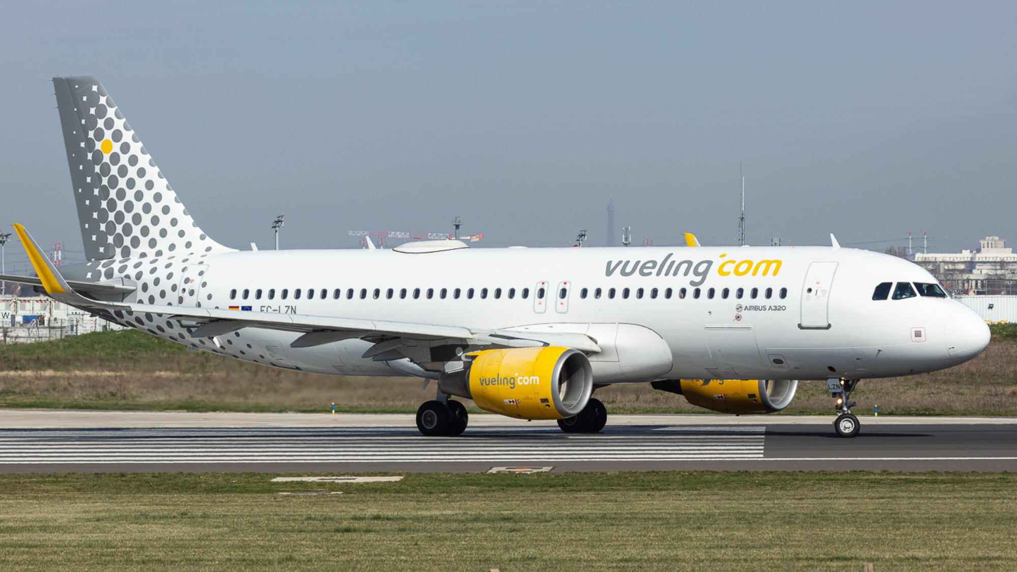 El avión de Vueling con matrícula EC-LZN que ha sufrido un problema técnico en Gran Canaria./ Jetphotos