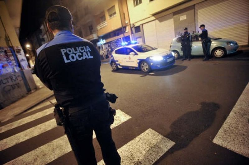 Policía Local de La Laguna en una operación nocturna. / Archivo Policía Local de La Laguna en una operación nocturna. / Archivo