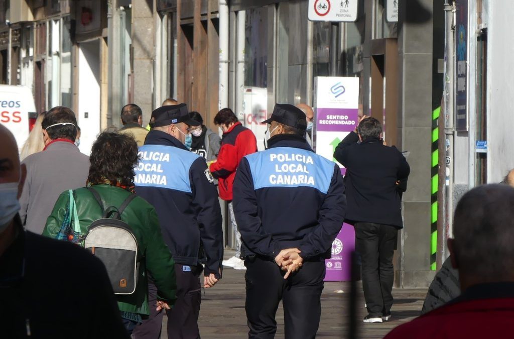 Dos agentes de la Policía Local de La Laguna. / Archivo