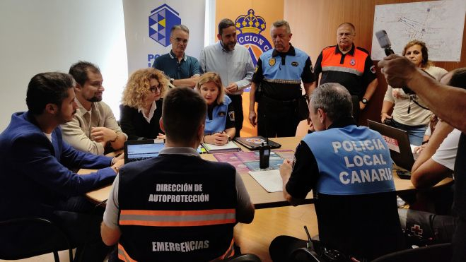 Reunión de los cuerpos de seguridad y emergencia con el concejal Rubens Marichal. / Cedida