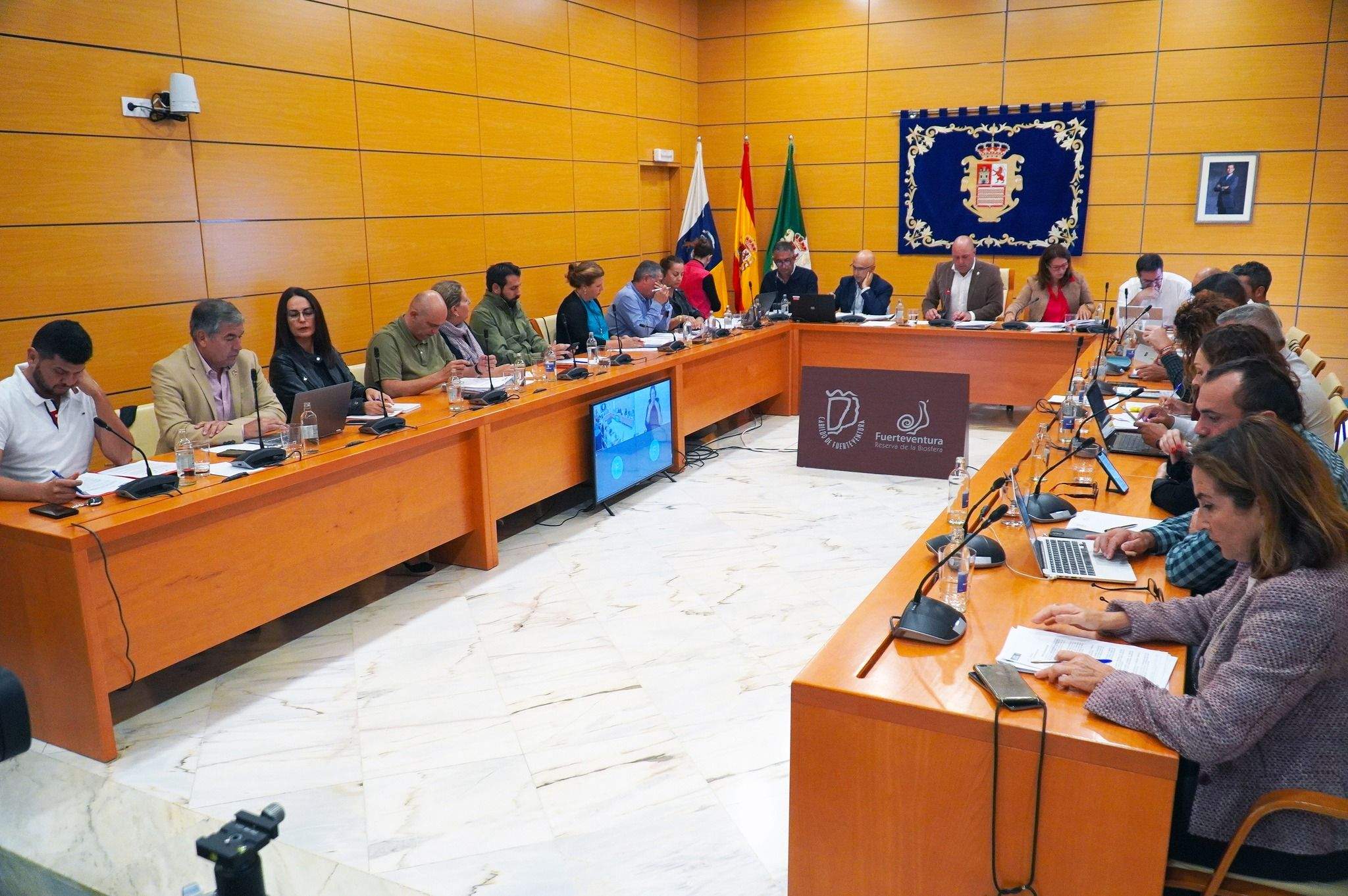 Pleno del Cabildo de Fuerteventura celebrado para votar sobre el proyecto Dreamland.  / Cabildo de Fuerteventura