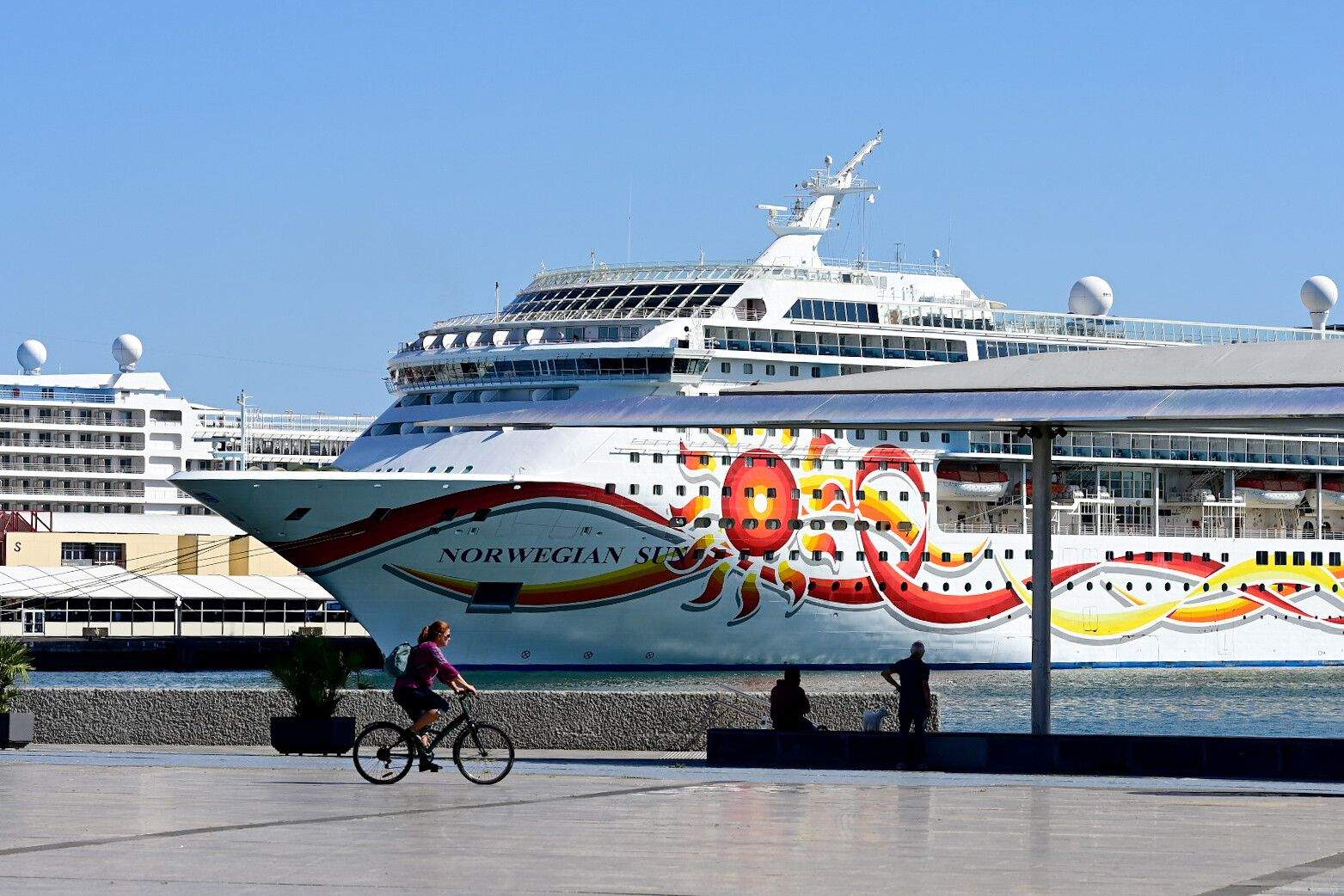 Uno de los cruceros de Norwegian Sun atracado en el Muelle Santa Catalina del Puerto de Las Palmas. / LPAVisit/Toni Hernández