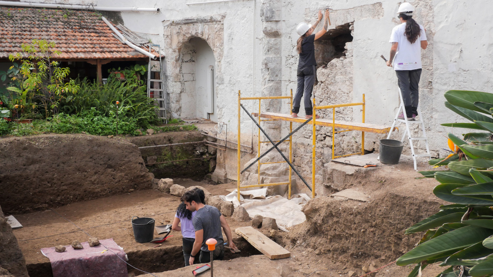 Localizan restos óseos y de un convento franciscano en una iglesia de La  Orotava