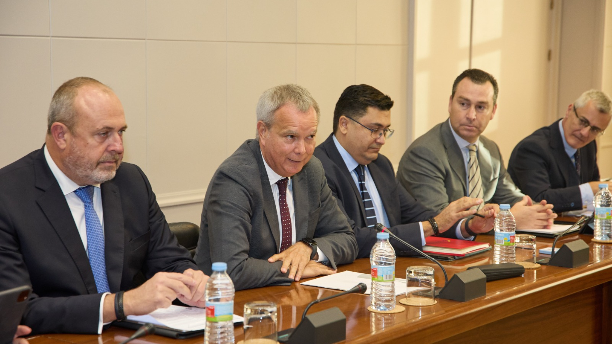 Sebastián Franquis con los responsables de movilidad de los cabildos insulares. / Consejería de Transportes Sebastián Franquis con los responsables de movilidad de los cabildos insulares. / Consejería de Transportes