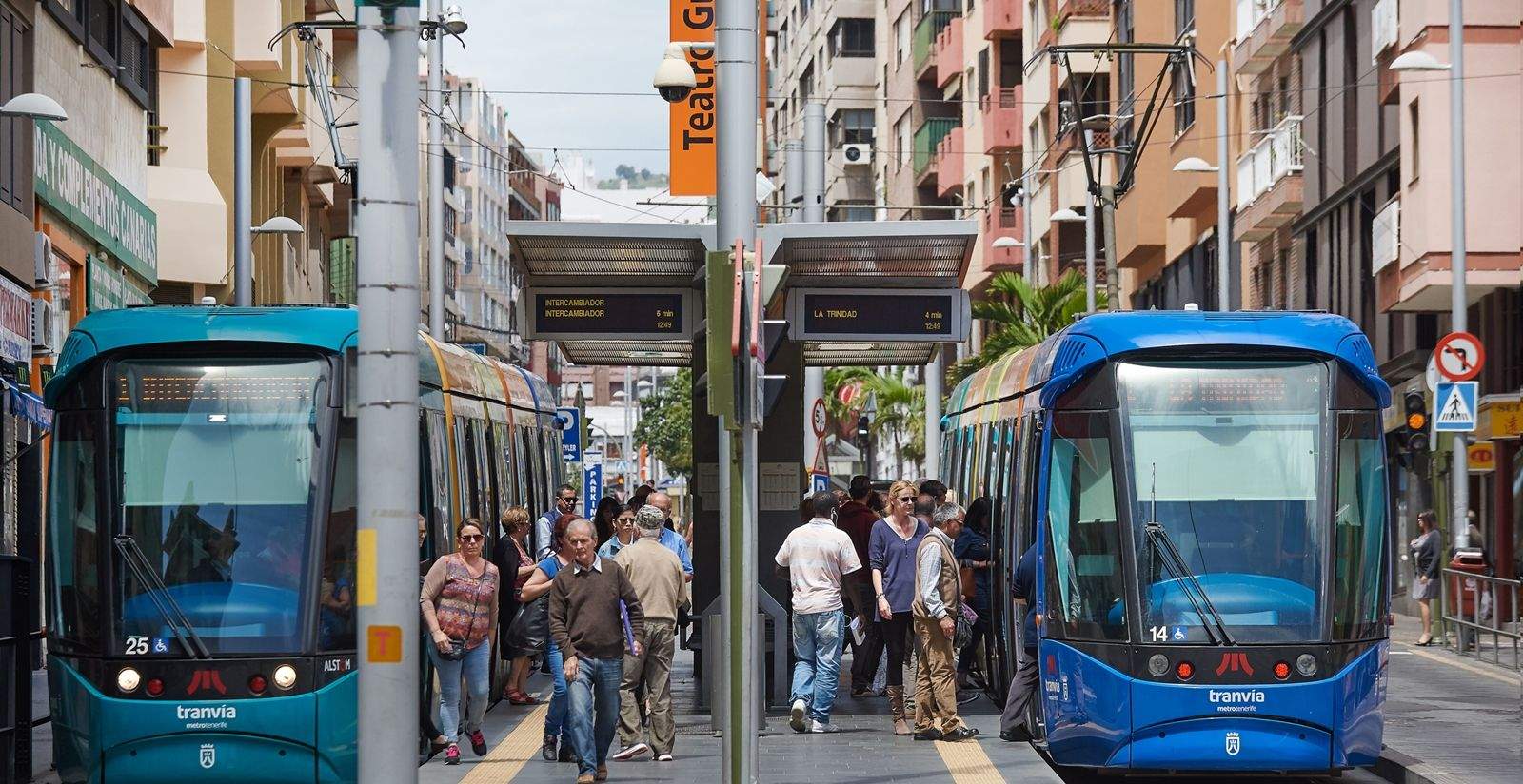 El Tranvia en la parada de Teatro Guimerá. / Cabildo de Tenerife