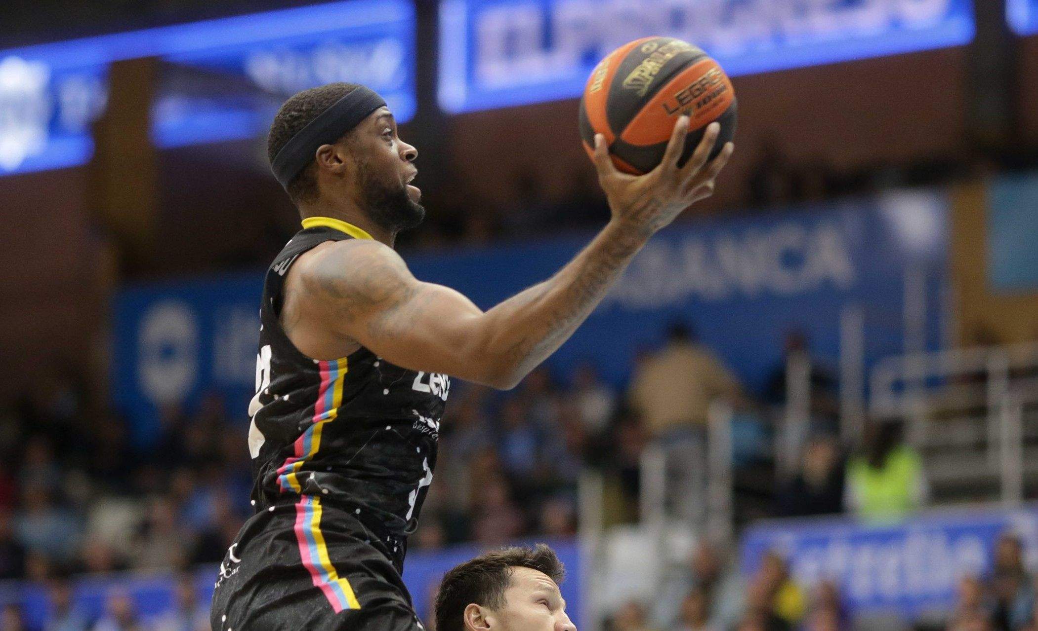 Cook tiene molestias en la rodilla y el club quiere ser precavido, aunque el estadounidense quiere jugar ante Fuenlabrada./ EFE.