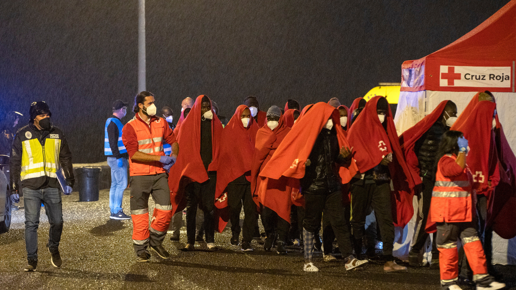 Un total de 74 personas fueron rescatadas por Salvamento al sur de Lanzarote. / EFE Un total de 74 personas fueron rescatadas por Salvamento al sur de Lanzarote. / EFE