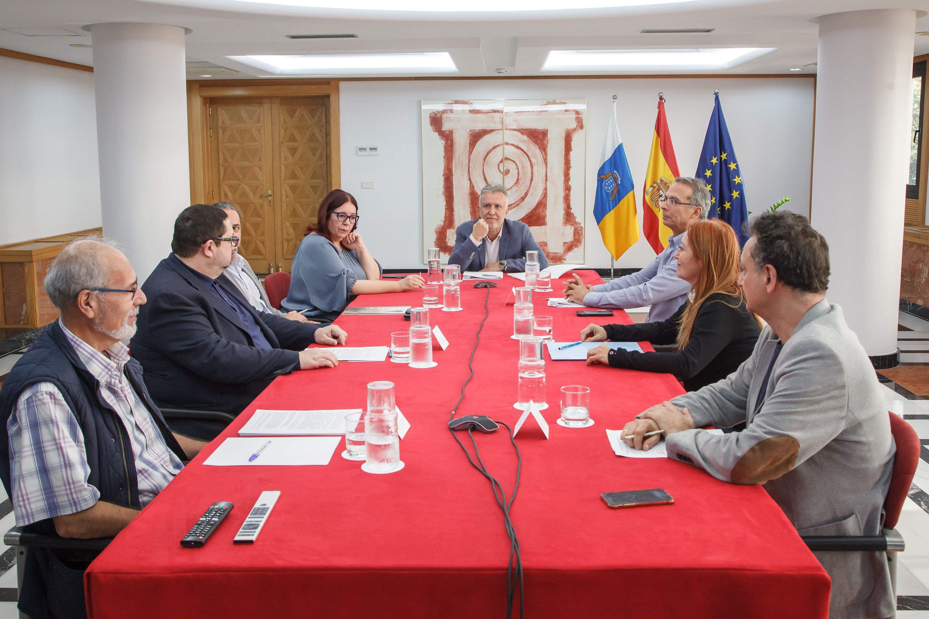 El presidente de Canarias, Ángel Víctor Torres, se reune con los representantes designados del Conservatorio Superior y Profesional de Música de Canarias./