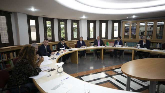 Acuerdo entre el Gobierno de Canarias y cabildos cómo aplicar la gratuidad de los bonos transporte. /Consejería de Transportes