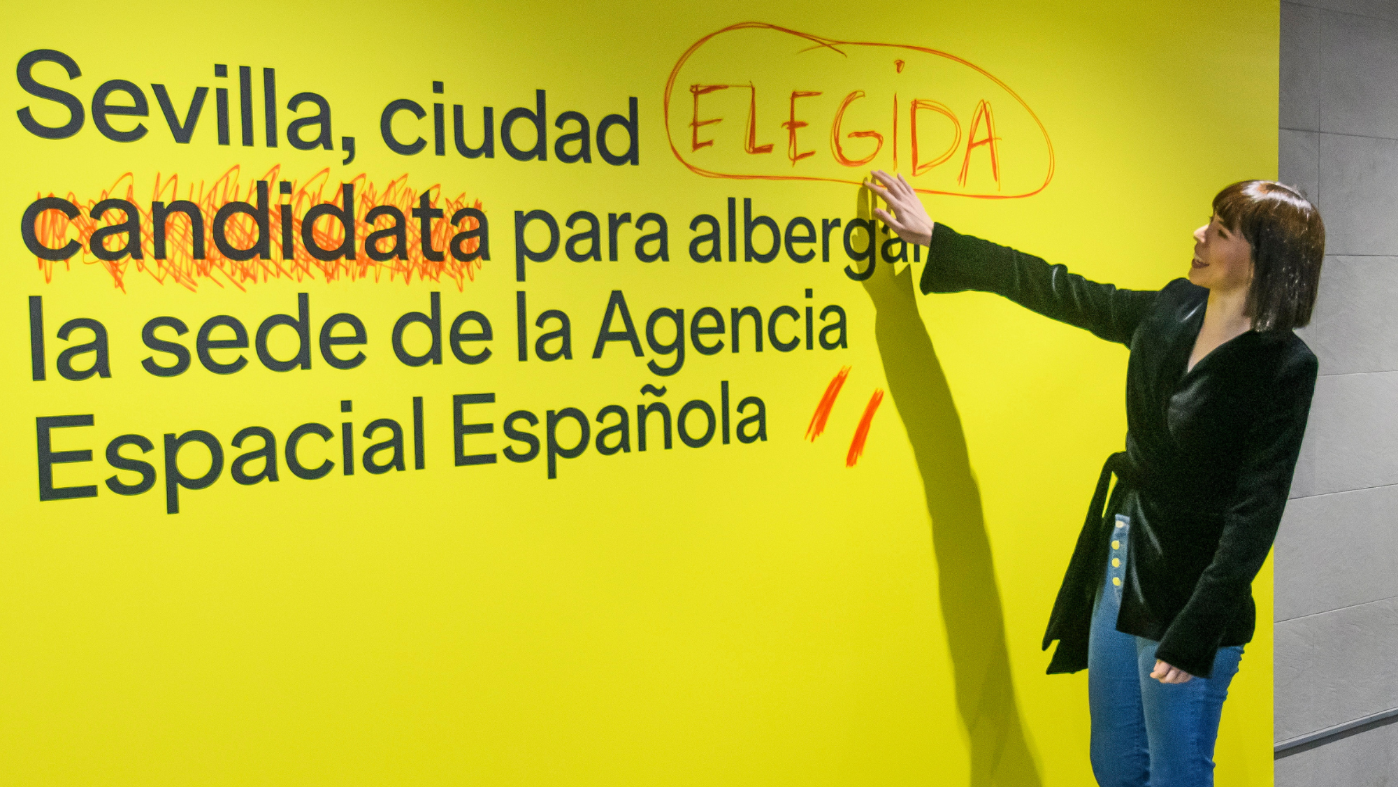 La ministra de Ciencia, Diana Morant, tras la elección de Sevilla como sede de la Agencia Espacial Española.  / EFE Raúl Caro