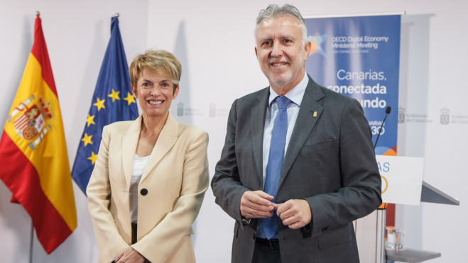 Ángel Víctor Torres y Elena Máñez tras anunciar que Canarias acogerá la conferencia Ministerial sobre Economía Digital de la OCDE