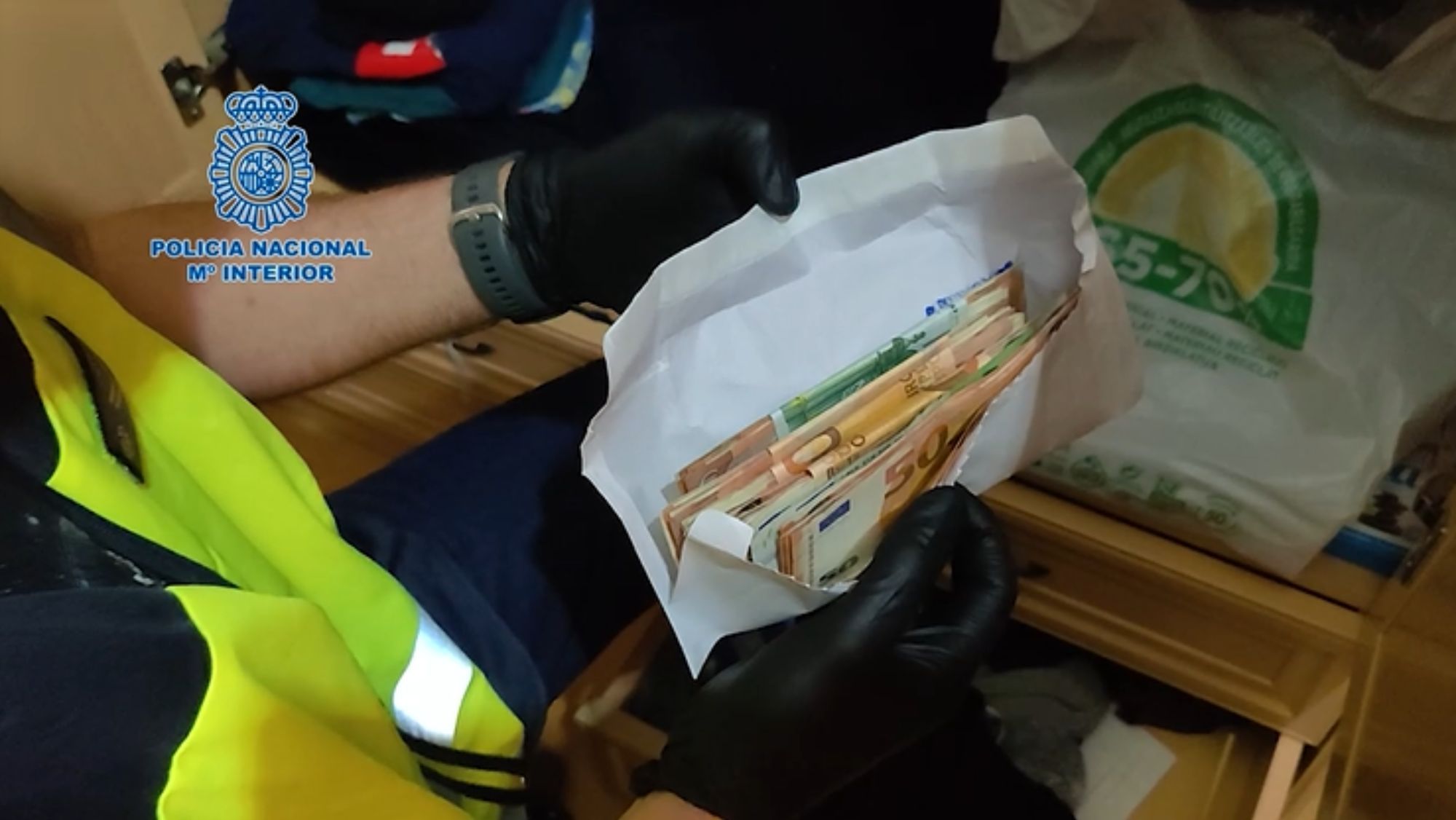 Dinero incautado en la operación contra la estafa en gasolineras. / CNP