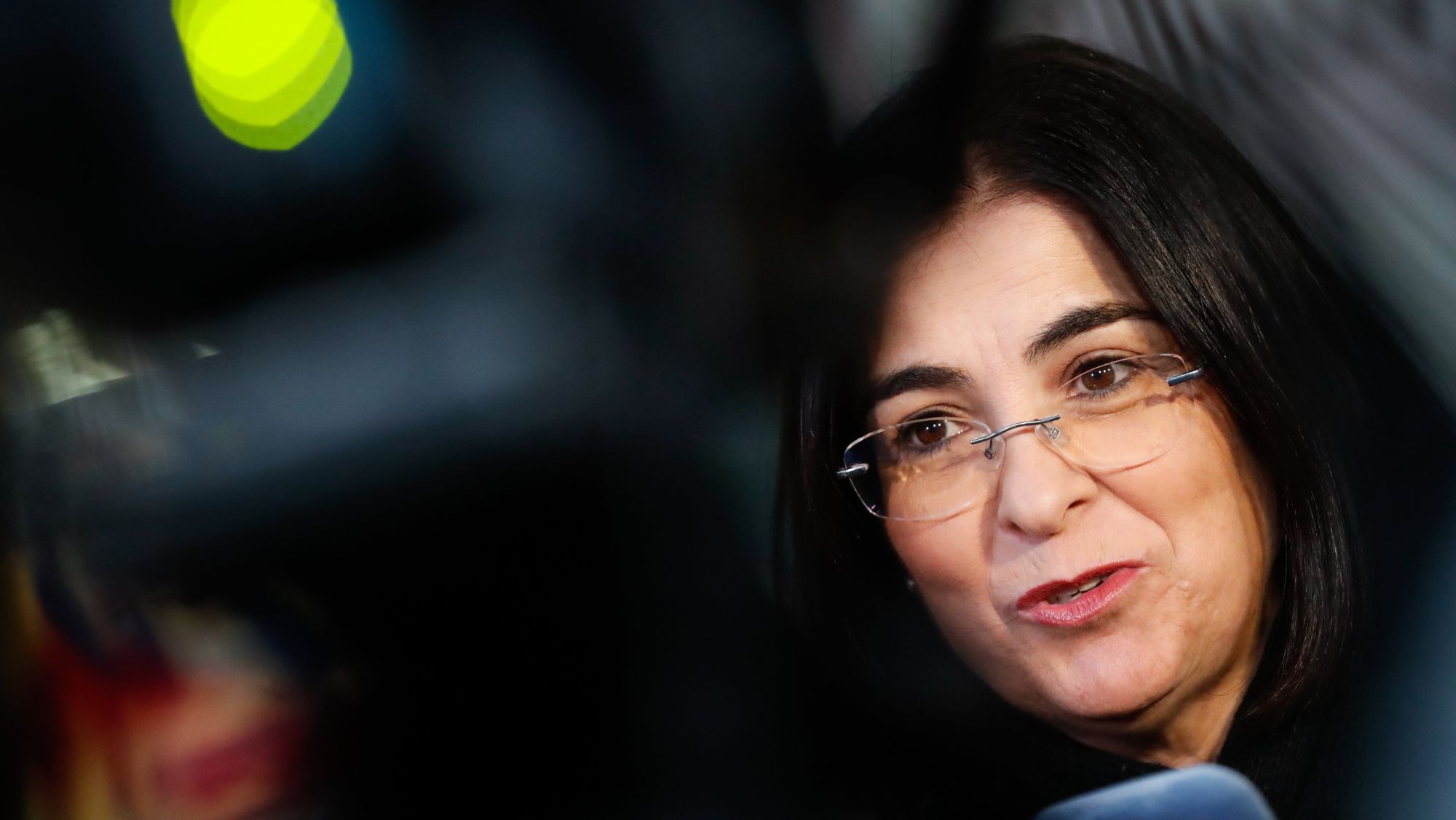 La ministra de Sanidad, Carolina Darias, atiende a los medios de comunicación. / EFE/EPA/STEPHANIE LECOCQ