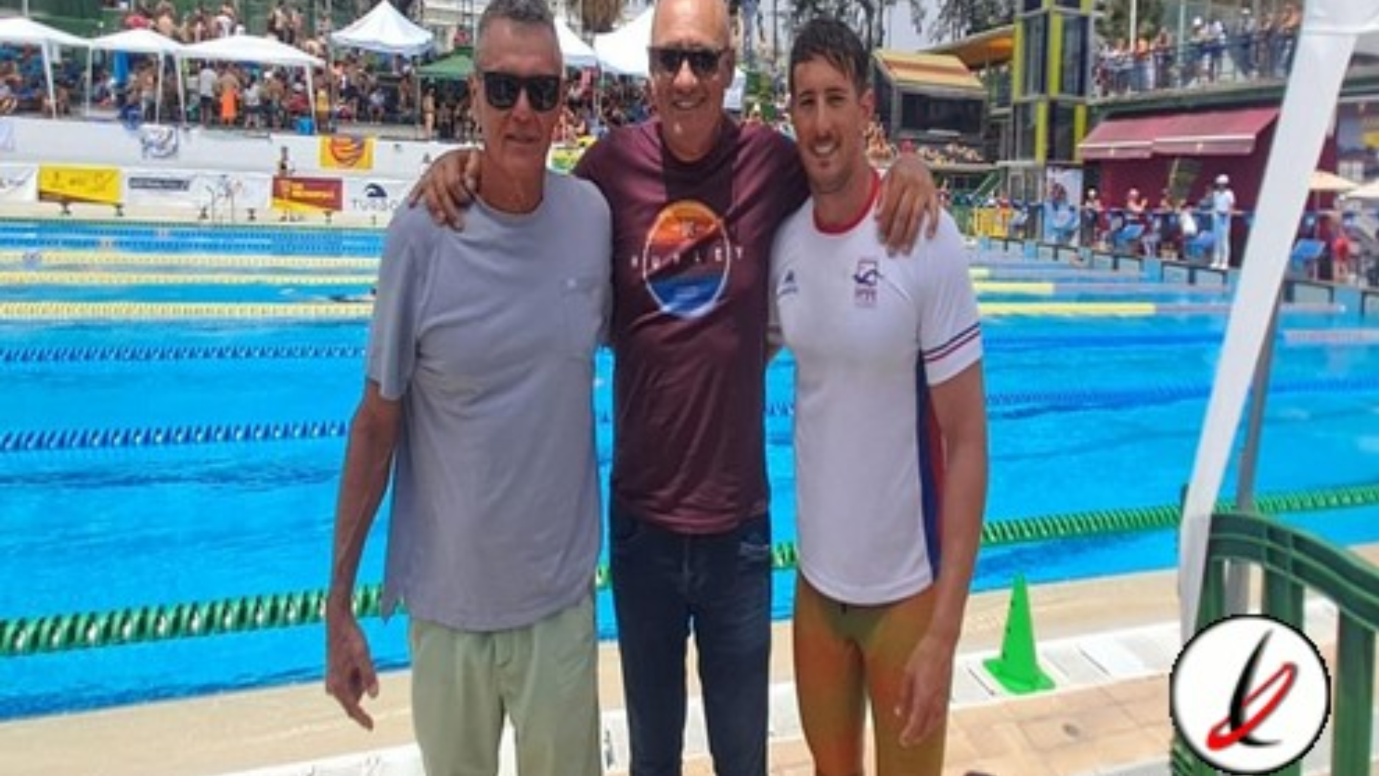 Alberto Juez, junto a otros dos nadadores del CN Nadamás, recientemente en Gran Canaria. / Natación Canaria