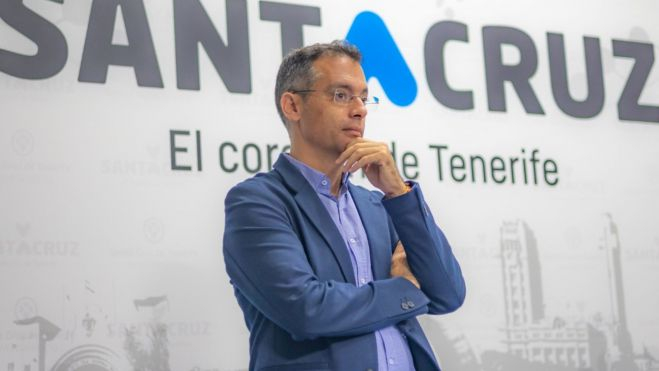 El concejal de Servicios Públicos del Ayuntamiento de Santa Cruz de Tenerife y candidato a la alcaldía por el PP, Carlos Tarife. / AH