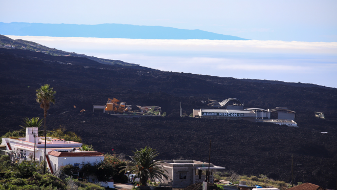 Daños provocados por las coladas de lava del volcán de Cumbre Vieja, en La Palma./EFE