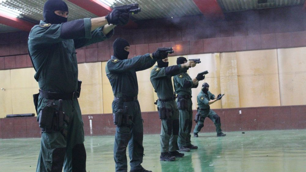 Guardias Civiles en un entrenamiento de tiro./ GC