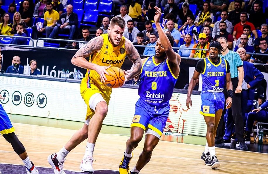 Fran Guerra fue el máximo anotador del partido con 15 puntos ante el Peristeri en la victoria del Canarias./ Basketball Champions League.