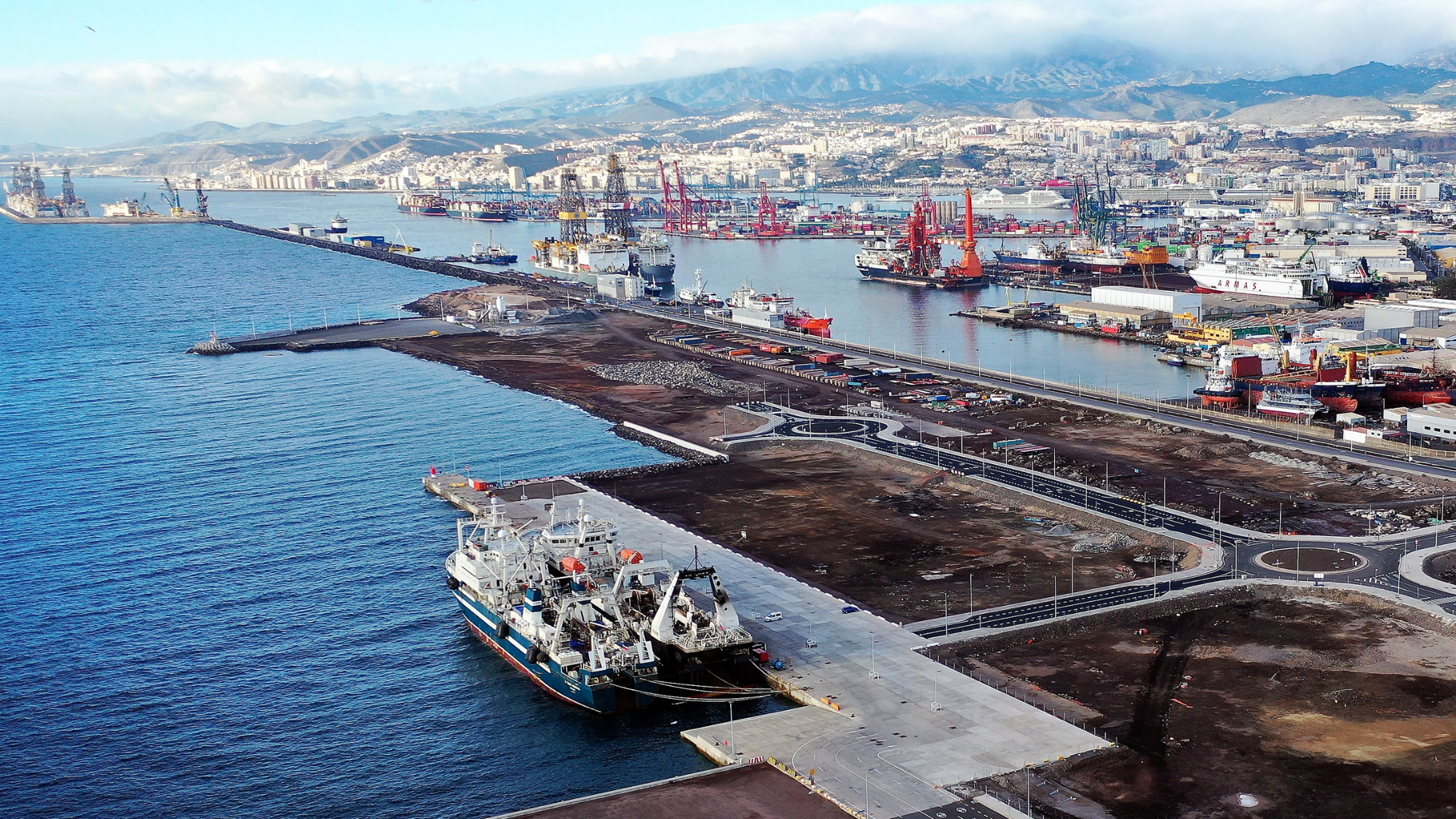 Dársena de África, en el muelle Nelson Mandela, donde la Autoridad Portuaria de Las Palmas quiere desarrollar el negocio de las energías renovables. / AH