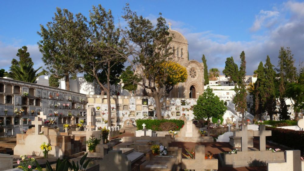 Nichos y mausoleos en el cementerio de Santa Lastenia./ Wikipedia