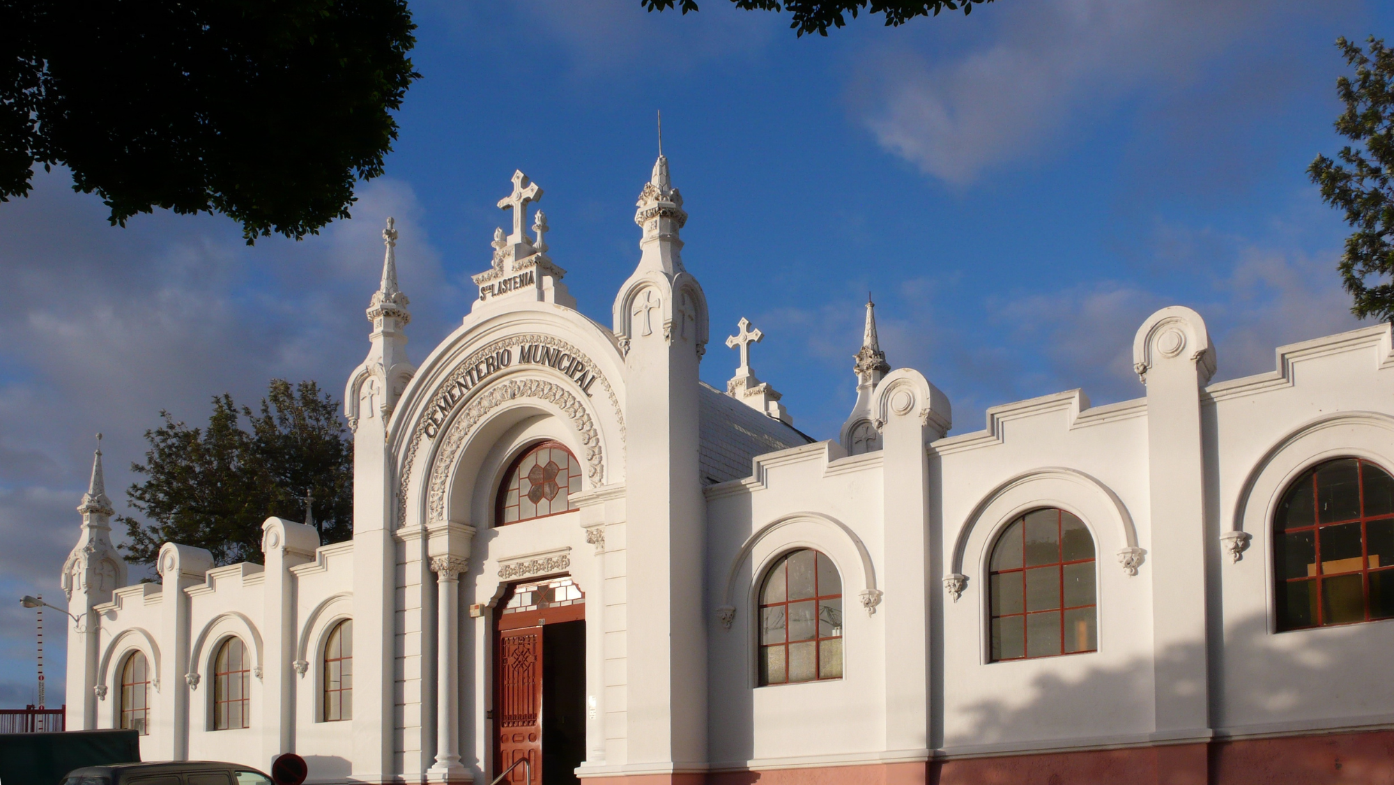 Entrada al cementerio de Santa Lastenia, en Santa Cruz de Tenerife./ Wikipedia Entrada al cementerio de Santa Lastenia, en Santa Cruz de Tenerife./ Wikipedia