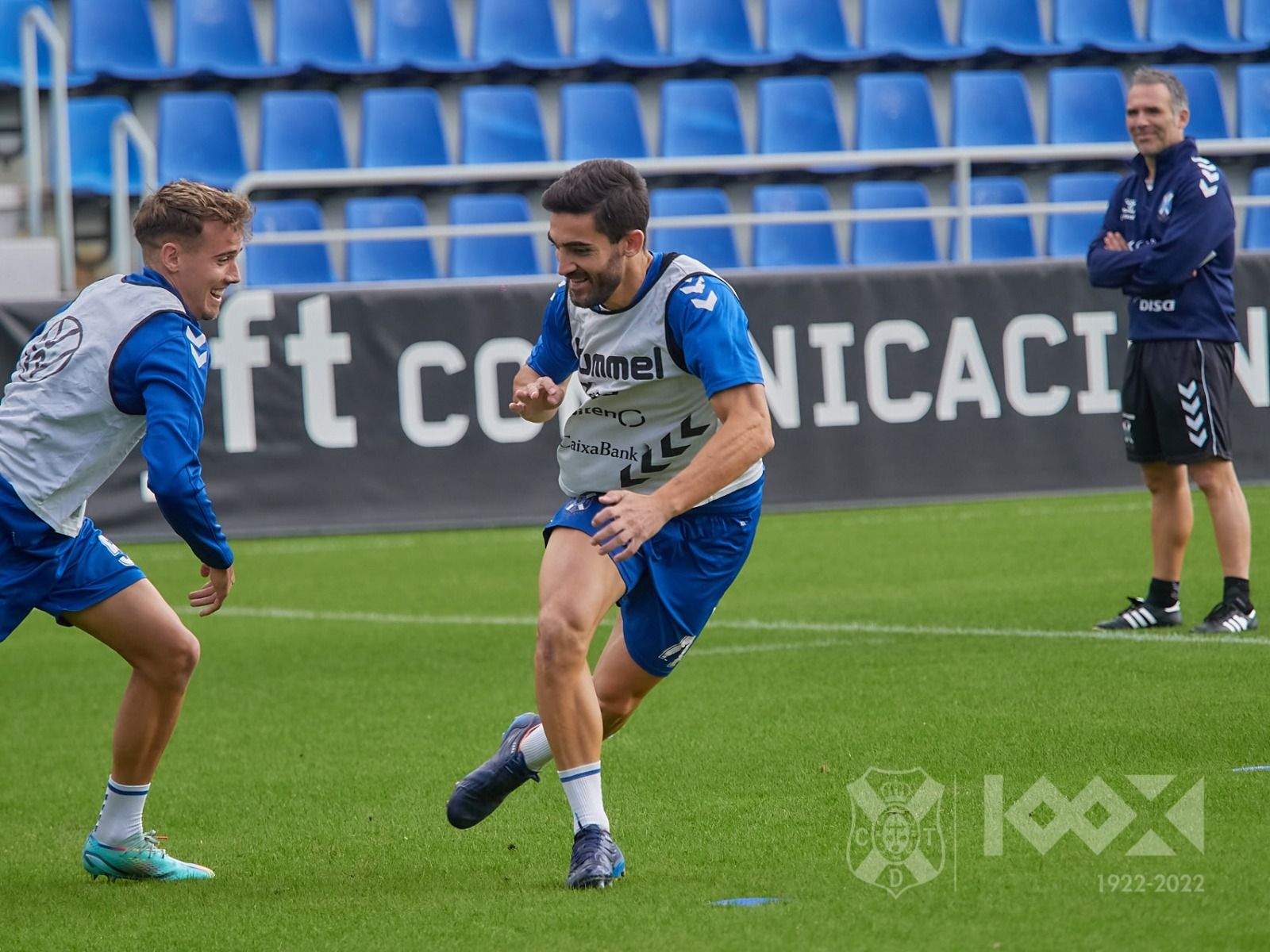 José León podría volver al eje de la zaga blanquiazul en el partido ante el Andorra en el Heliodoro./ CD Tenerife.