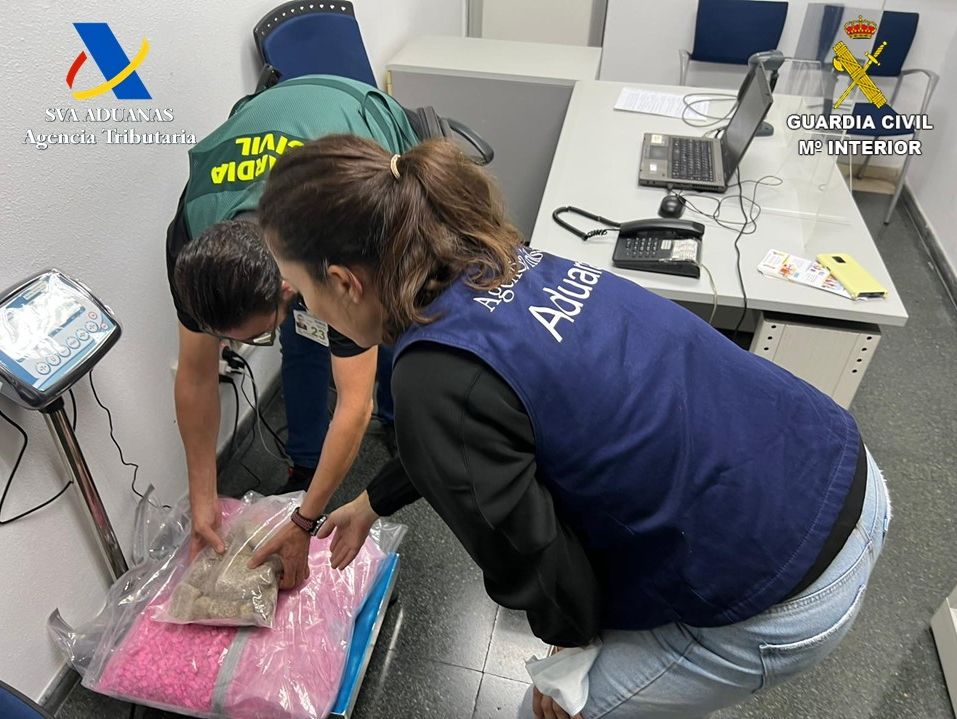 La droga que transportaba el ciudadano neerlandés detenido en el Aeropuerto de Gran Canaria. / Guardia Civil La droga que transportaba el ciudadano neerlandés detenido en el Aeropuerto de Gran Canaria. / Guardia Civil