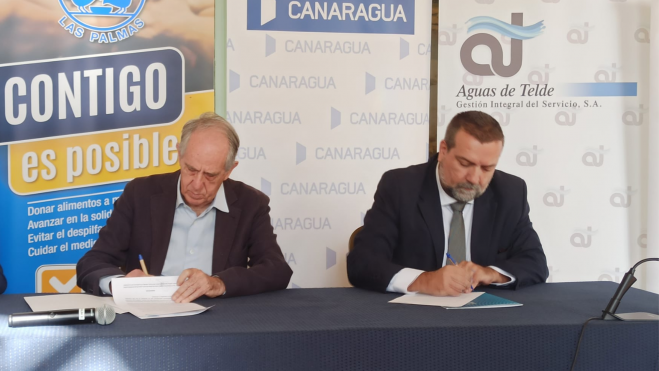Los representantes del Banco de Alimentos y Canaragua en la firma del convenio. / Atlántico Hoy
