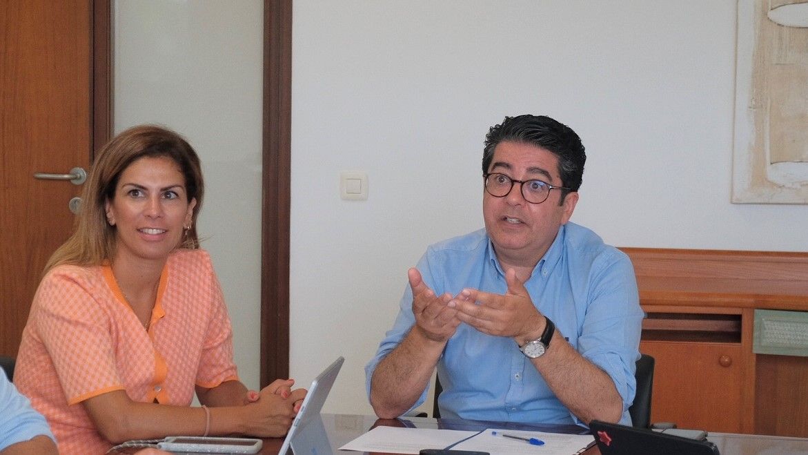 La directora insular de Turismo de Tenerife, Laura Castro, y el presidente del cabildo, Pedro Martín./ Cedida