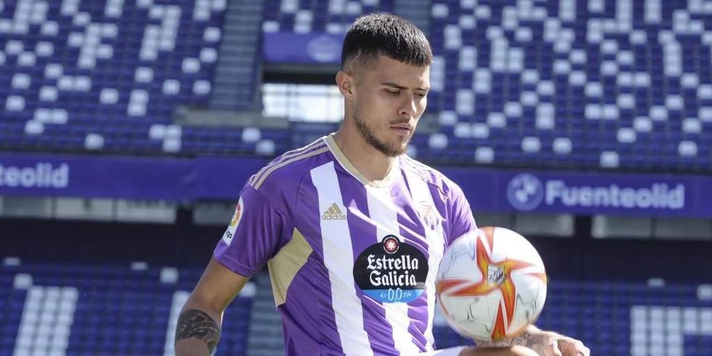 Juanjo Narváez cuenta con pocos minutos en el Valladolid de Pacheta y uno de sus posibles destinos para el 2023 es el Tenerife./ @infobaecolombia.