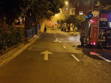 Bomberos en la avenida de los Majuelos./ Policía Local