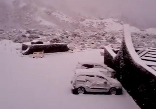 Nevada en el Teide tras el paso de la DANA por Tenerife./ Twitter (@IvnGarcaDorta)