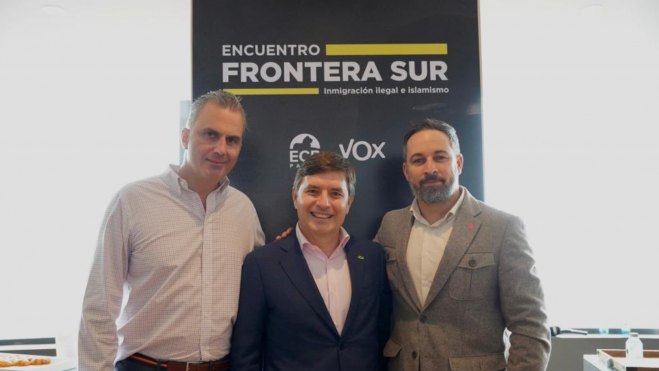 Nicasio Galván (centro), junto a Ortega Smith (izq) y Abascal. / Vox Nicasio Galván (centro), junto a Ortega Smith (izq) y Abascal. / Vox
