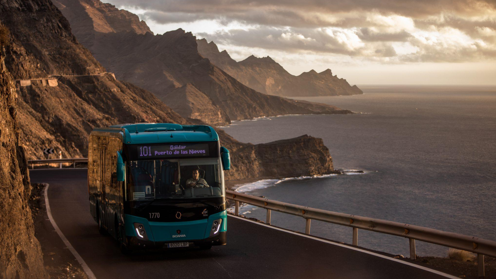 Una guagua de transporte de Global / Global Una guagua de transporte de Global / Global