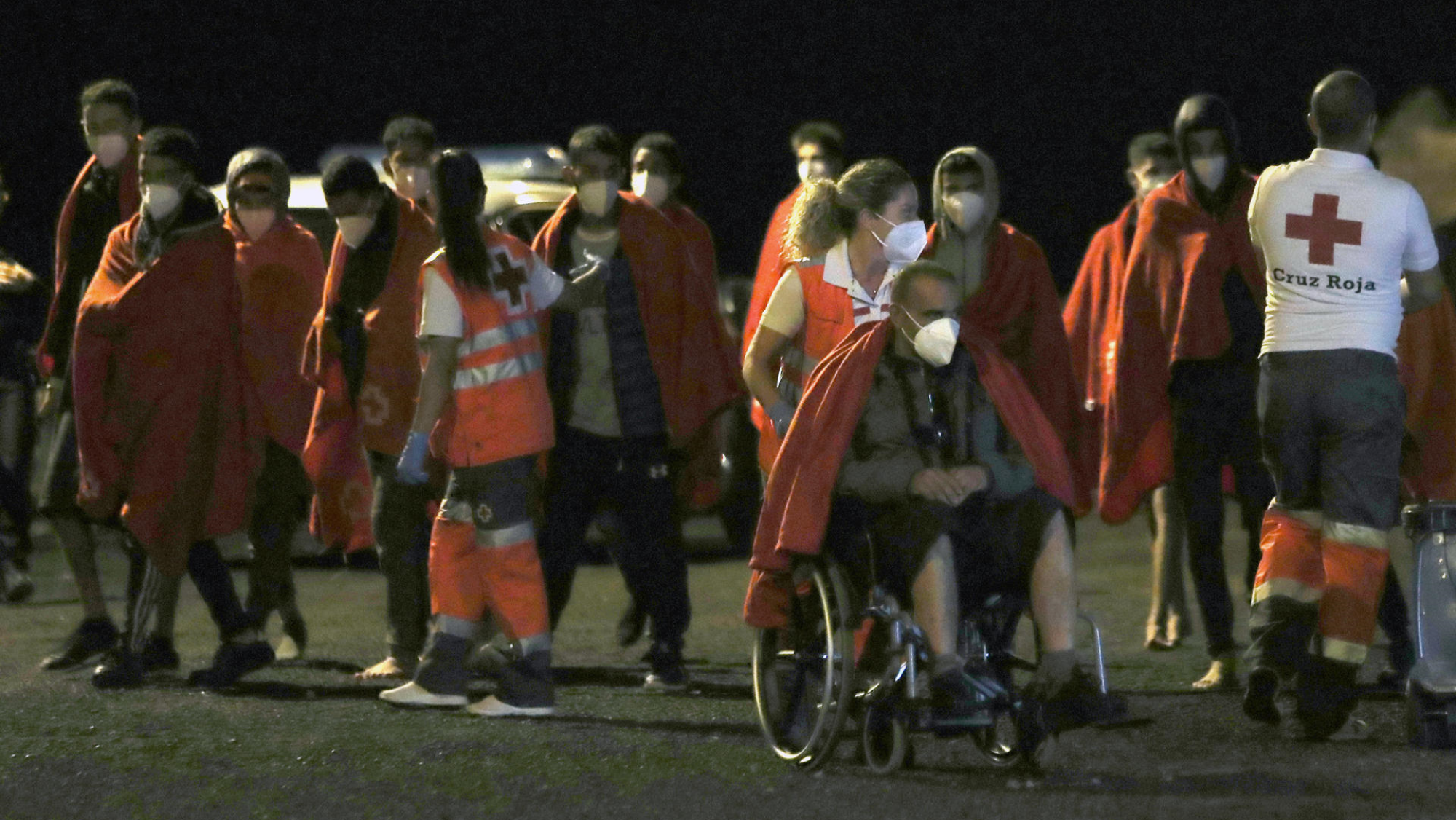 Rescate de una patera en Lanzarote con 15 menores./ EFE-ADRIEL PERDOMO