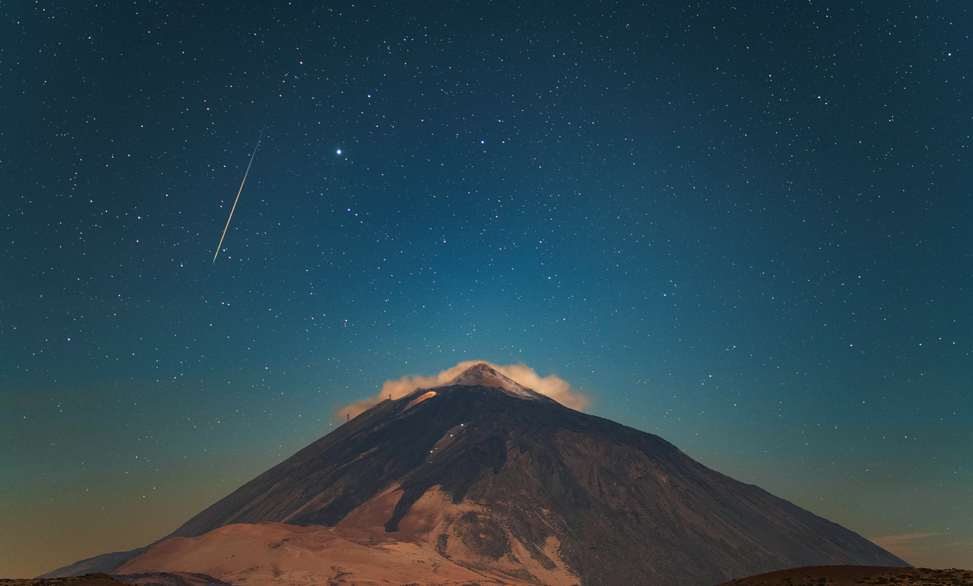 Meteoro sobre el Parque Nacional del Teide (Tenerife), la noche del 13 al 14 de diciembre de 2022./ Juan Carlos Casado