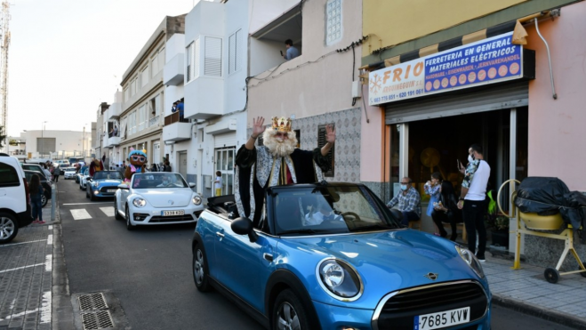 Cabalgata de Reyes Magos encima de los coches en Mogán. Ayuntamiento de Mogán Cabalgata de Reyes Magos encima de los coches en Mogán. Ayuntamiento de Mogán