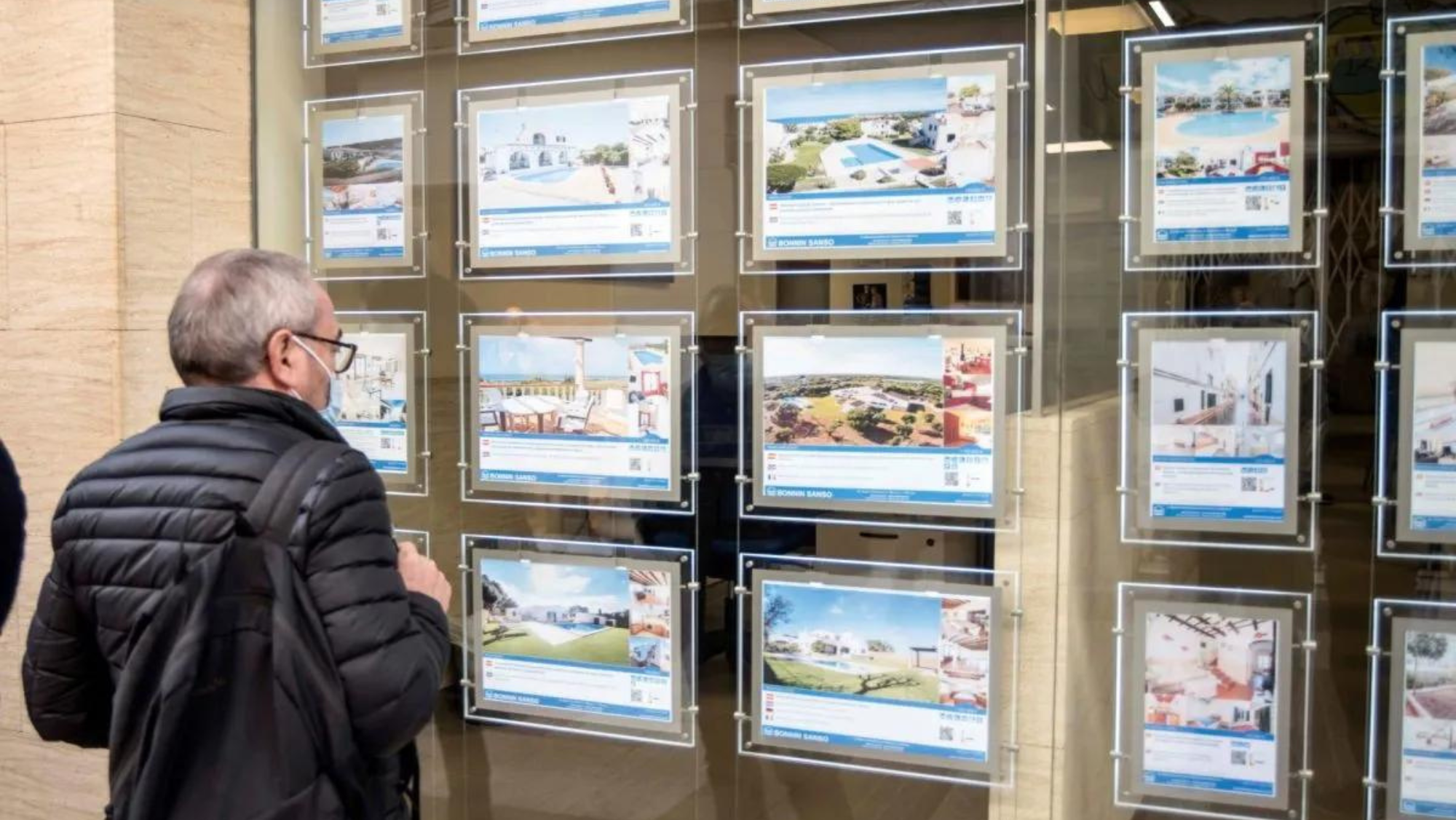 Podrán acogerse las familias que habiten en viviendas públicas de más de 25 años. /Efe