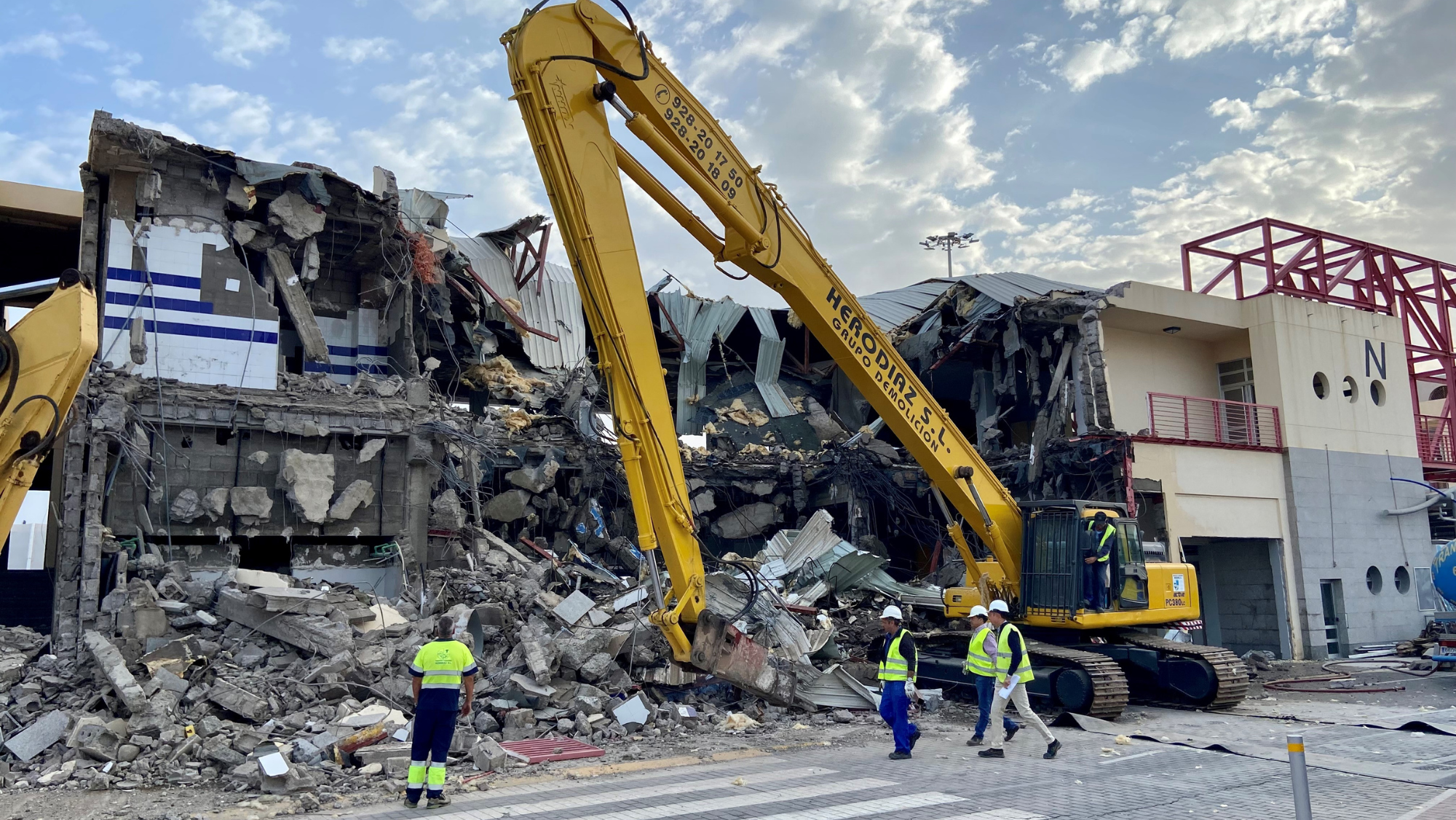 Derribo de la terminal de cruceros del muelle de Santa Catalina. /Autoridad Portuaria