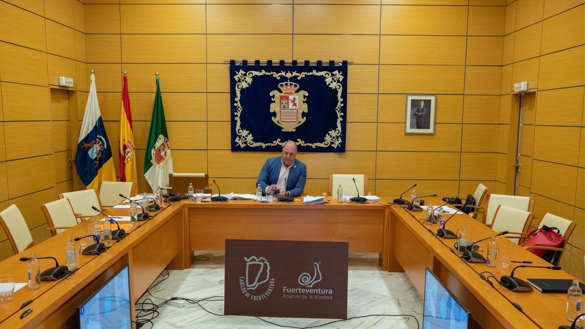Sergio Lloret en el Cabildo de Fuerteventura. / EFE / Carlos de Sáa 