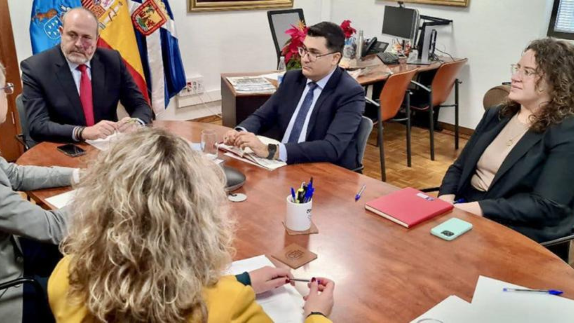 Reunión entre Enrique Arriaga y Miguel Ángel del Pino. /Cabildo de Gran Canaria