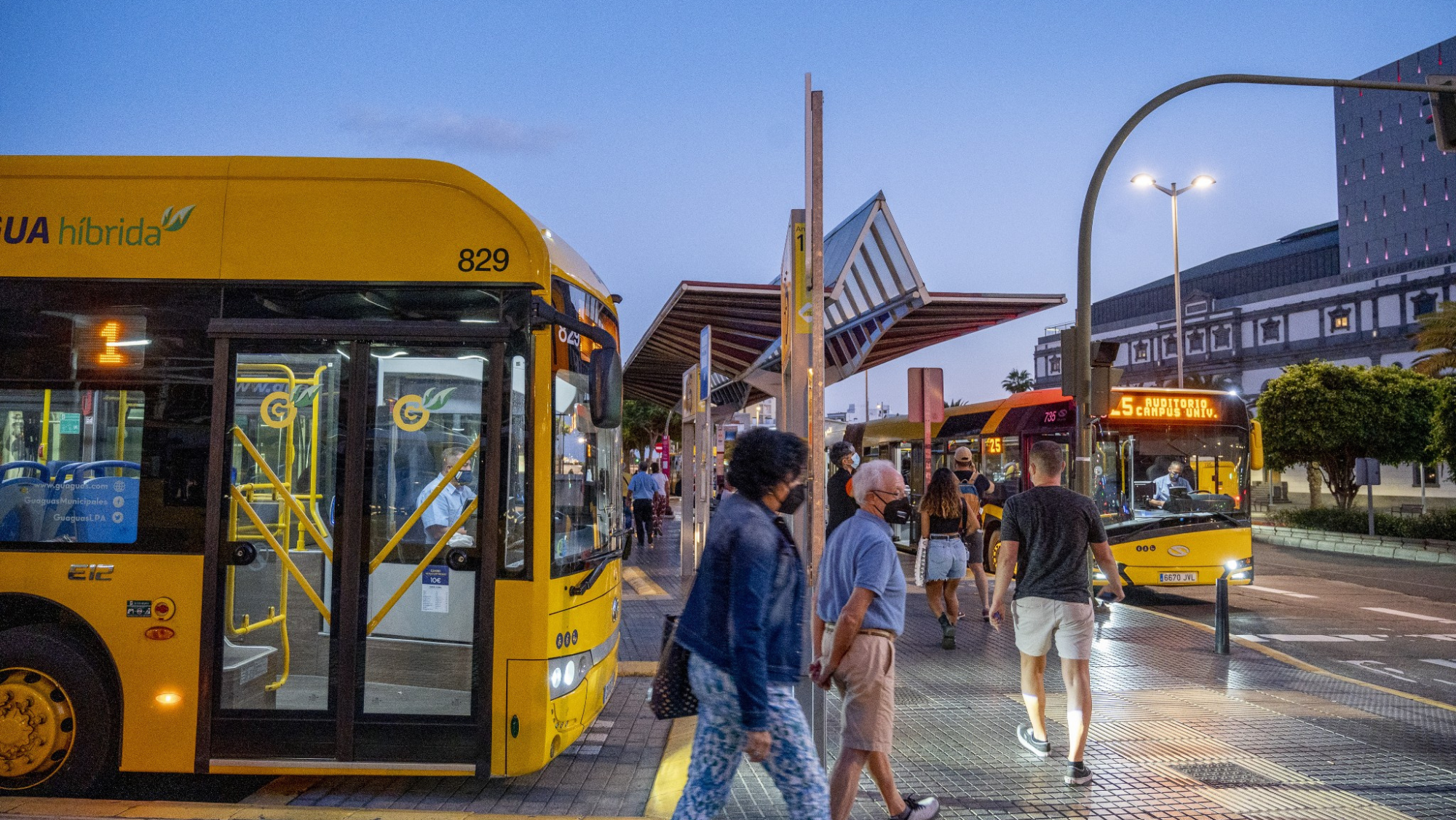 Terminal de Guaguas Municipales en el Teatro./ Guaguas Municipales