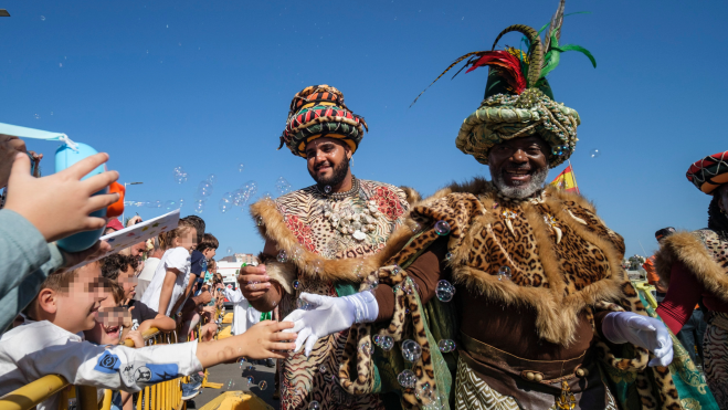 Los Reyes Magos en el Muelle de Sanapú / EFE