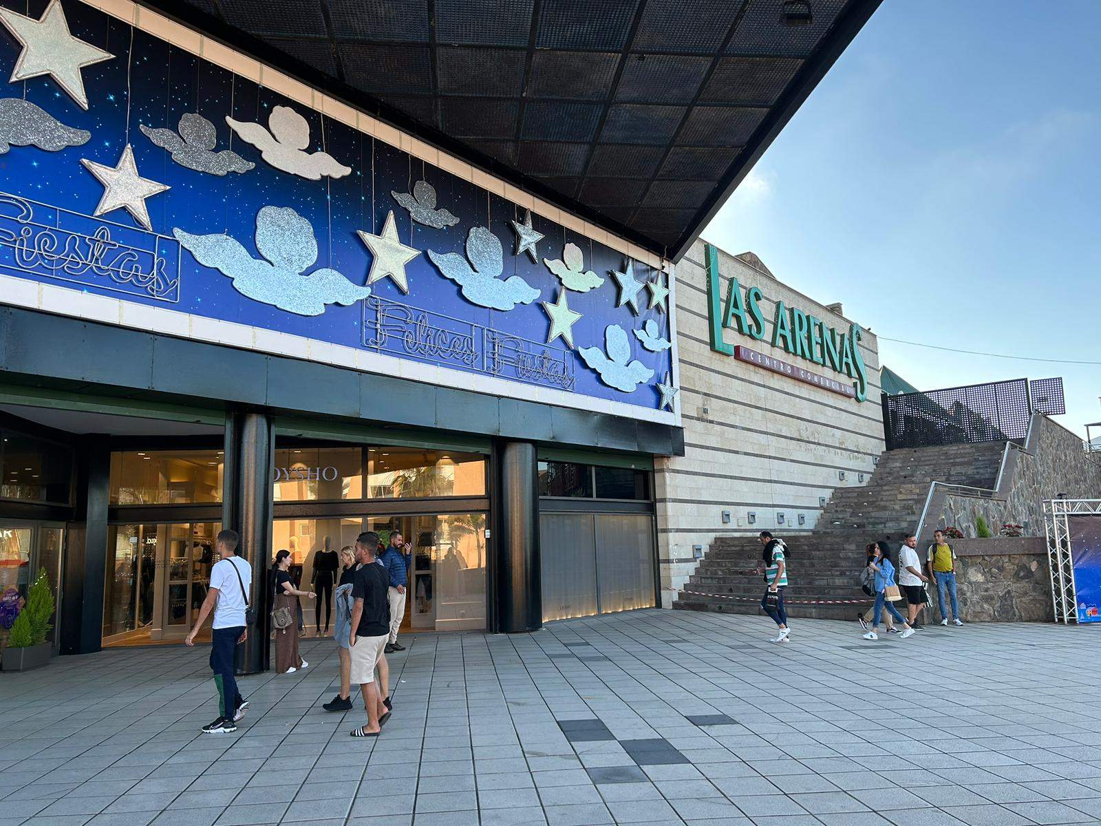 Entrada del centro comercial Las Arenas, en Las Palmas de Gran Canaria./ Luna Moya Silva - AH